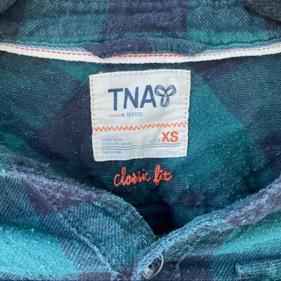 Aritzia TNA Green Flannel Button Down - Picture 2 of 7